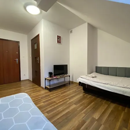Ceglany Dworek Bed & Breakfast Chojnow