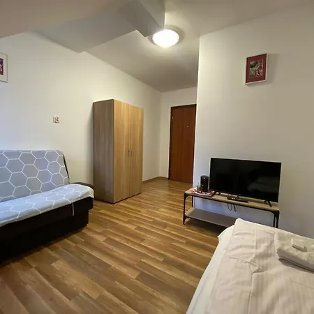 Ceglany Dworek Bed & Breakfast