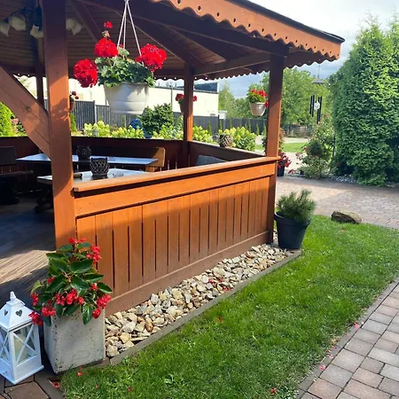 Ceglany Dworek Bed & Breakfast Chojnow