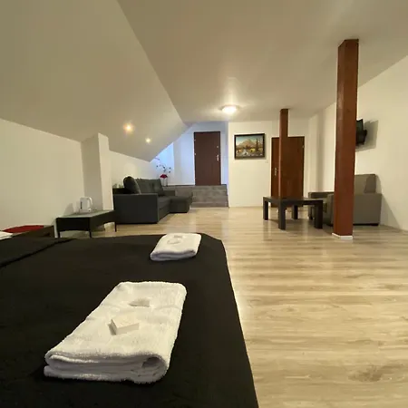 Bed & Breakfast Ceglany Dworek *