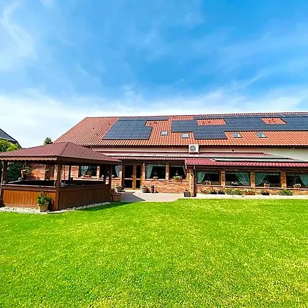 Ceglany Dworek Bed and breakfast 3*