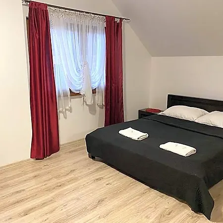 Ceglany Dworek 3*
