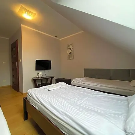 Ceglany Dworek Bed and breakfast