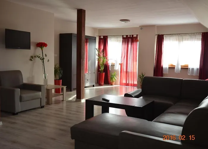 Ceglany Dworek Bed & Breakfast Chojnow