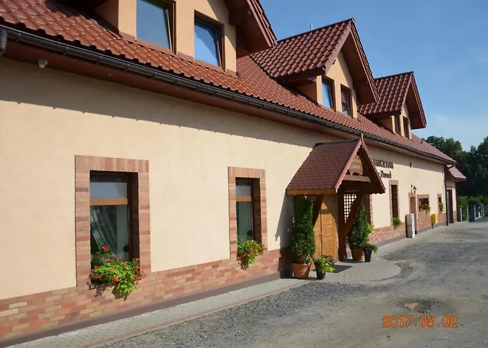 Ceglany Dworek Bed & Breakfast