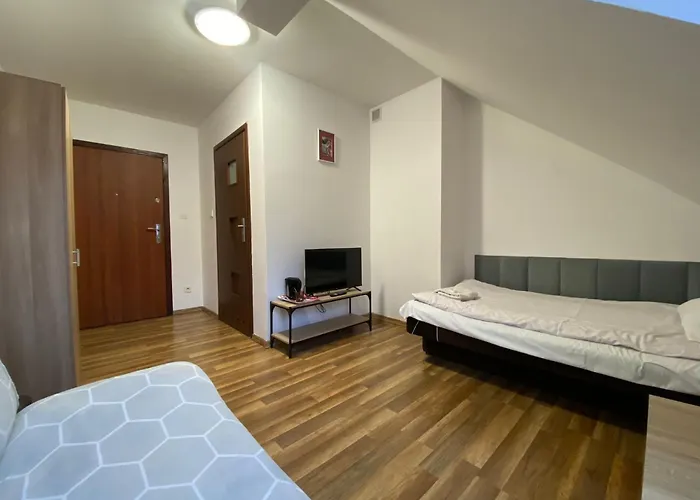 Ceglany Dworek Bed & Breakfast Chojnow