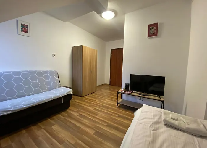 Ceglany Dworek Bed & Breakfast