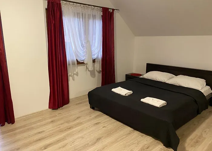 Bed & Breakfast Ceglany Dworek 3*