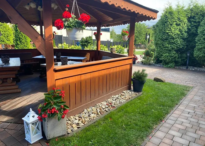 Ceglany Dworek Bed & Breakfast Chojnow