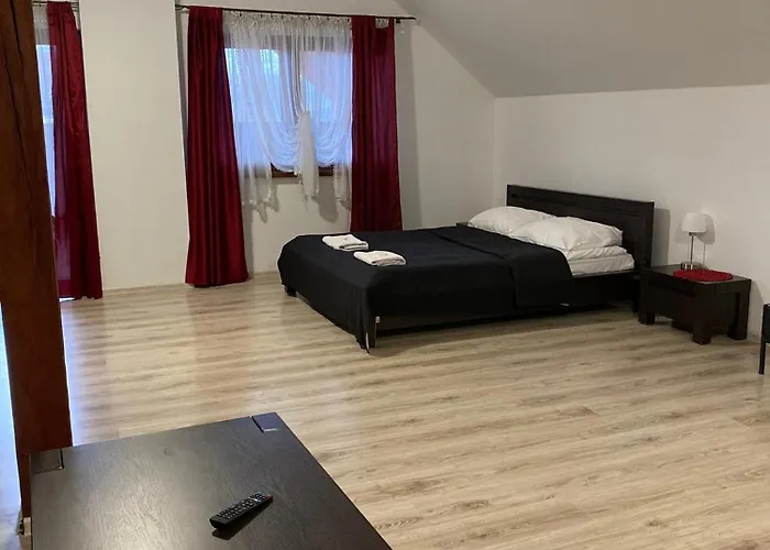 Ceglany Dworek 3* Chojnow